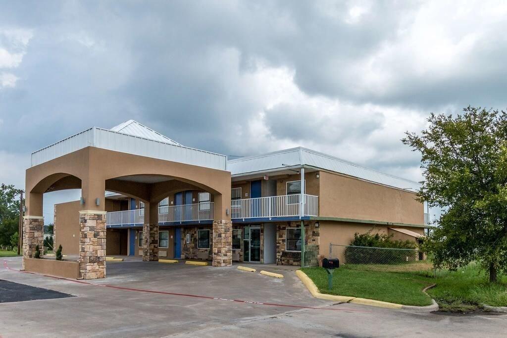 Econo Lodge Mineral Wells Экстерьер фото